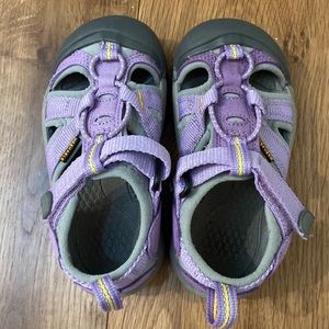 Keen waterproof sandals worn once size 9